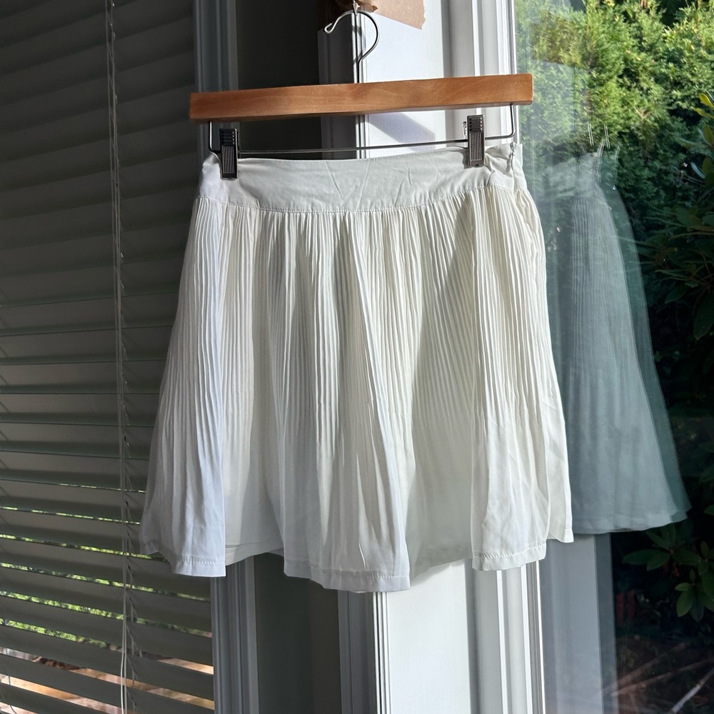 white mini skirt with zipper